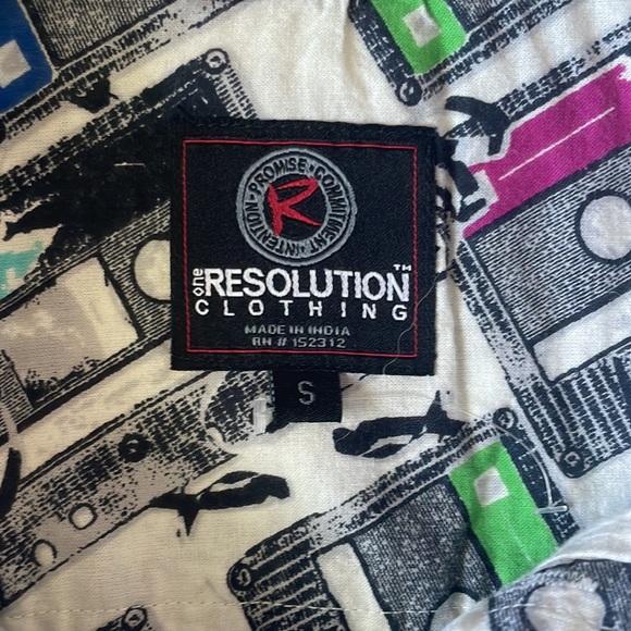 Retro Cassette Graphic Button Front - Picture 2 of 2